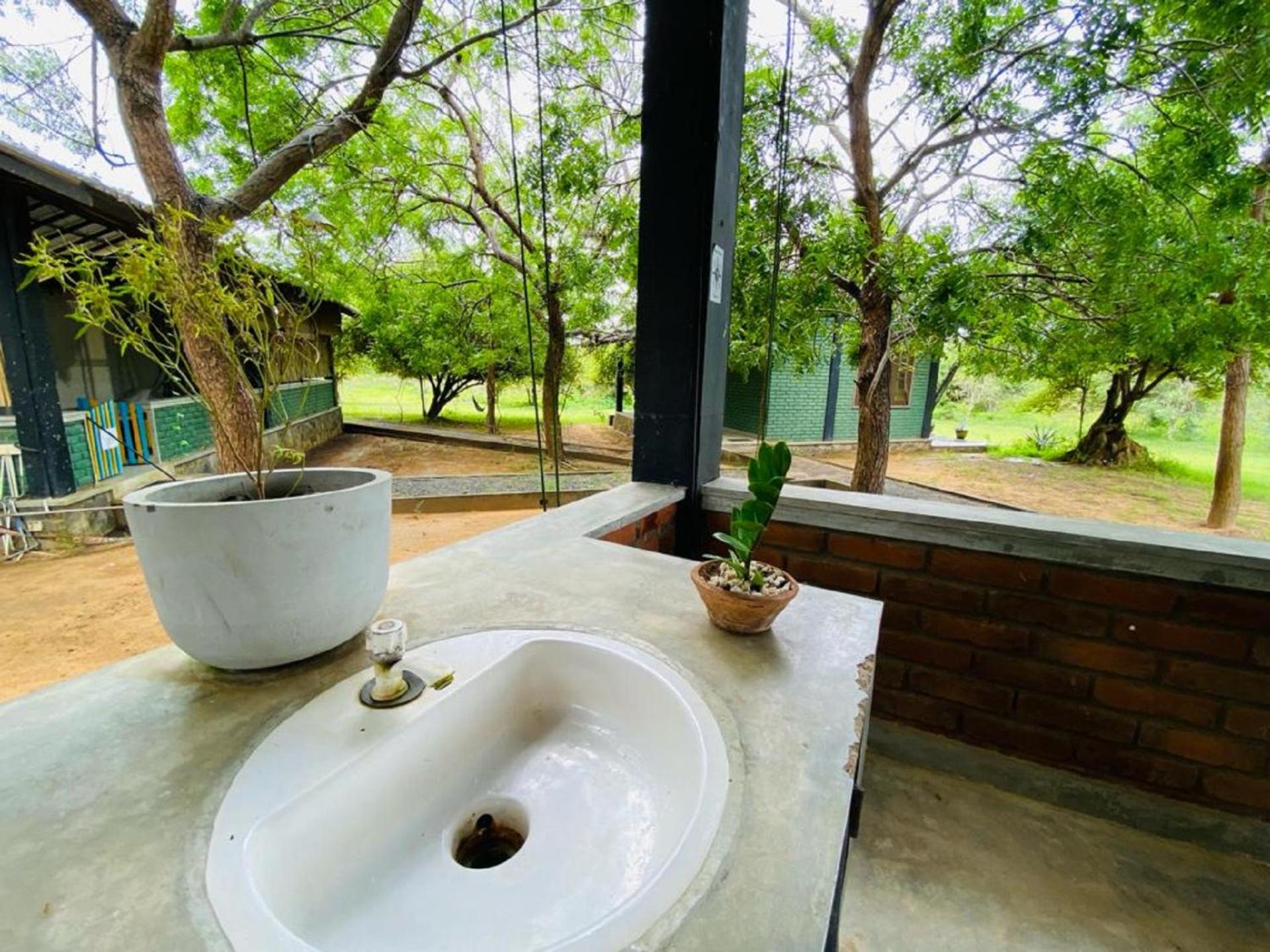 Yala Ying Yang Hostel & Camping Екстер'єр фото